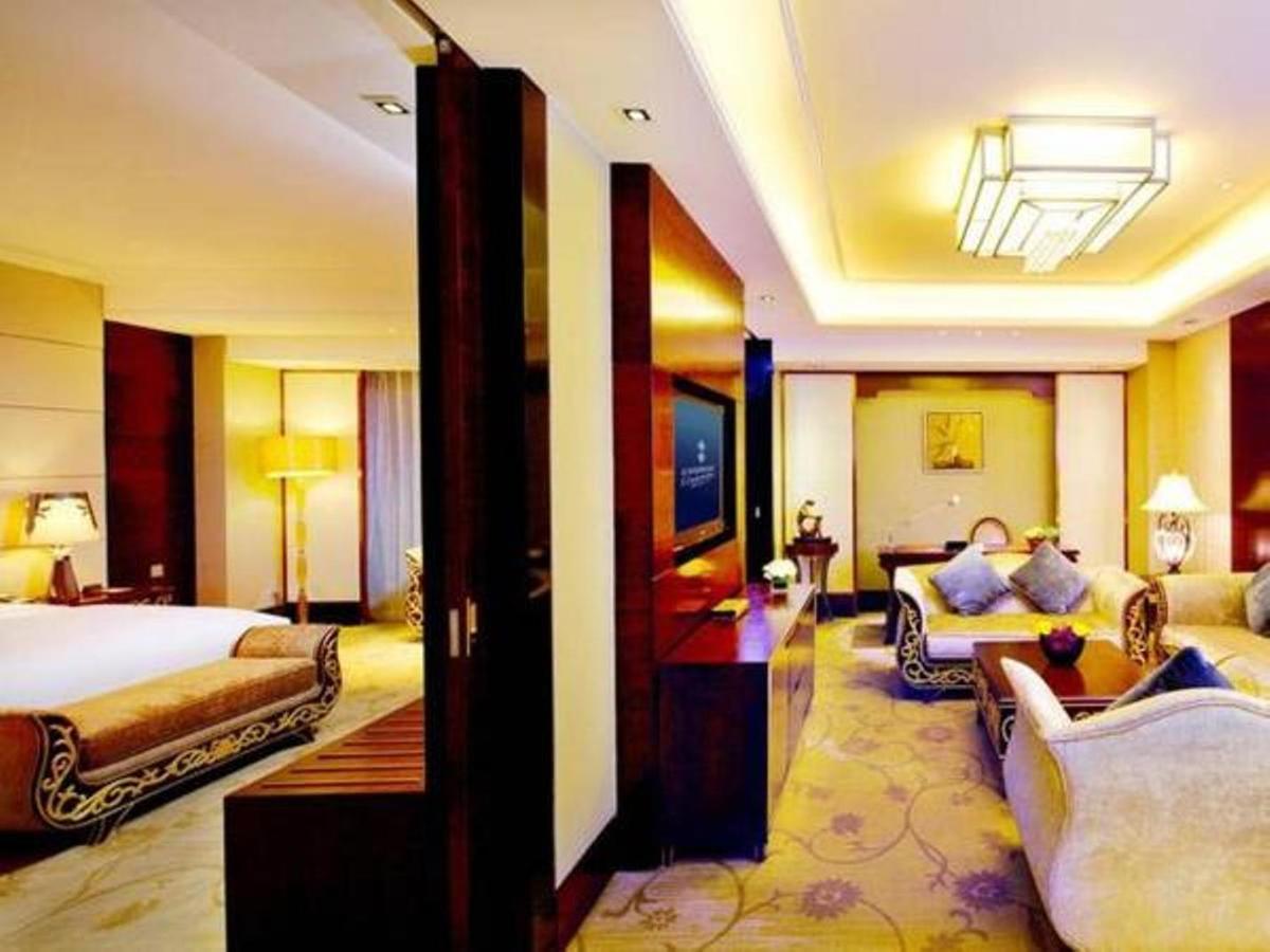 Noble International Hotel Zhengzhou Exteriör bild